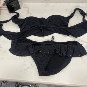 Black medium bikini set